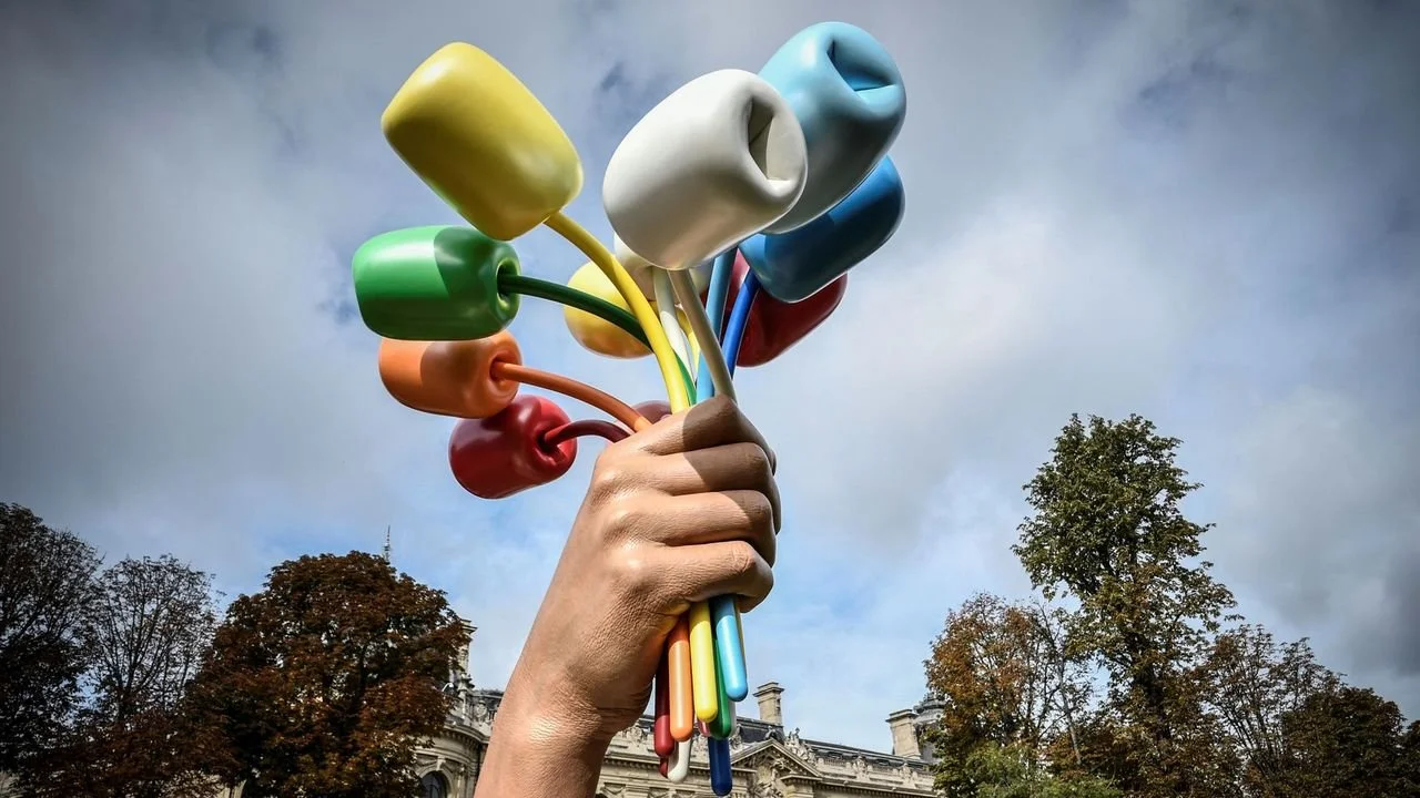 Bouquet of Tulips sculpture, Paris